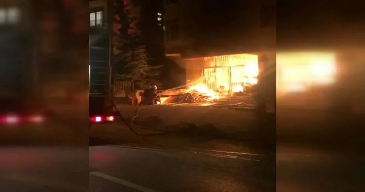 Kadıköy’de 5 katlı binada yangın paniği