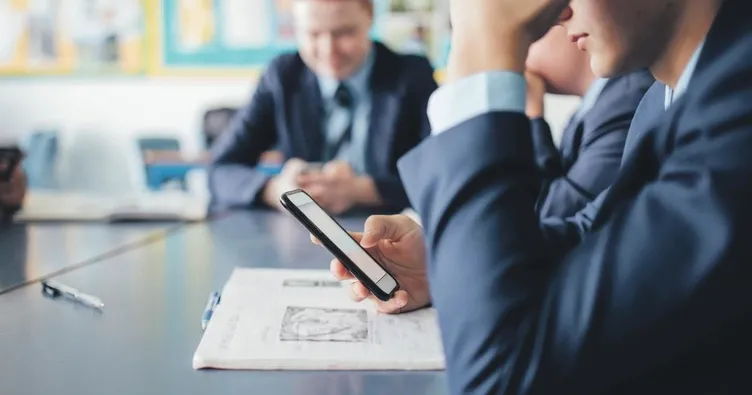 Fransa’daki okullarda telefonlar molada