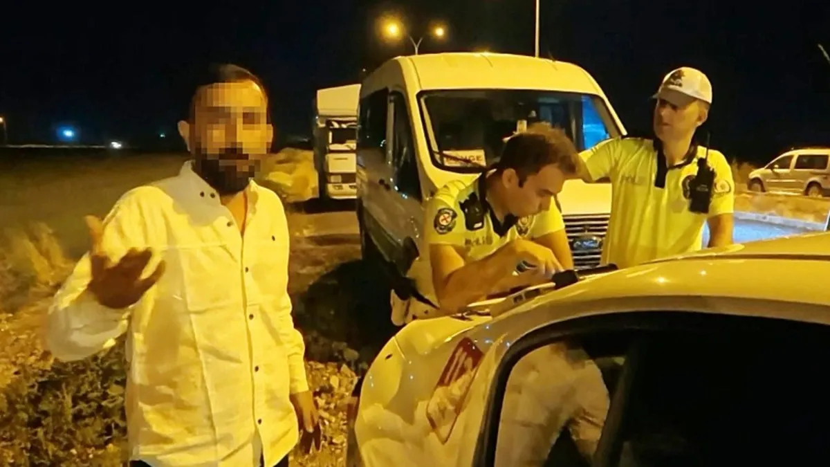 0.03 promil fazla çıkınca ehliyetine el konuldu: Sürücü polise itiraz edip, gazeteciye tepki gösterdi!