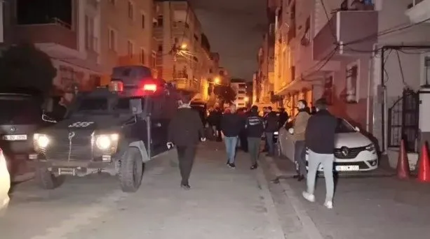 Esenyurt’ta istismar operasyonu: Önce 15 yaşındaki çocuğa sonra kendi kafasına sıktı!