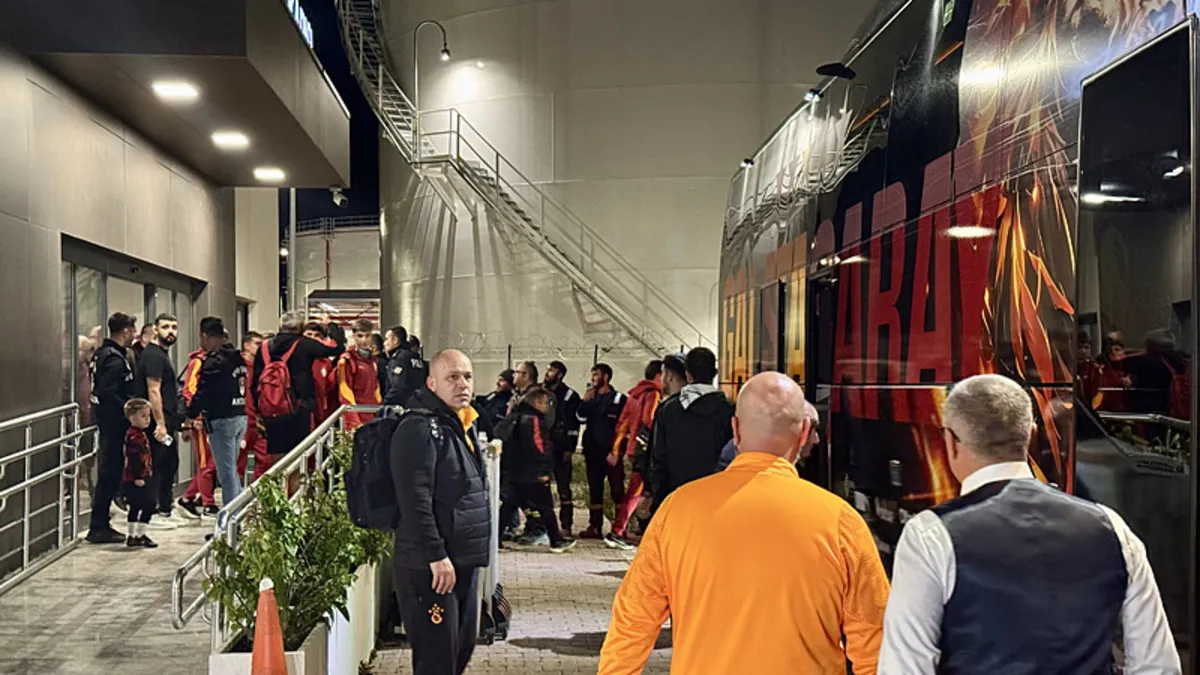 Galatasaray kafilesi Antalya’ya geldi – Son Dakika Spor Haberleri Galatasaray kafilesi Antalya’ya geldi – Son Dakika Spor Haberleri