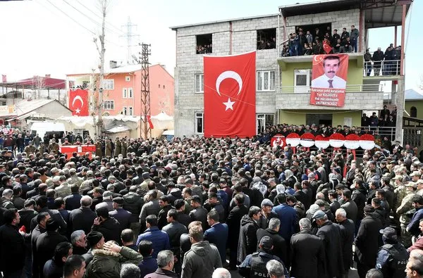 Şehit edilen güvenlik korucusu Fuat Kılağus Edremit'te son yolculuğuna uğurlandı