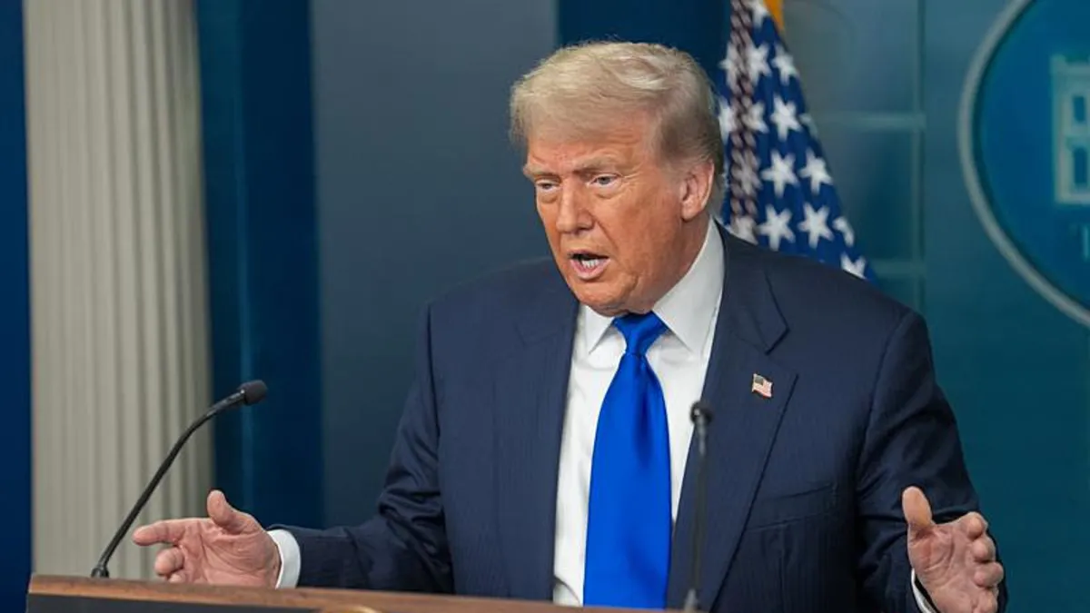 ABD Başkanı Donald Trump'ın G7 zirvesindeki bir fotoğrafı