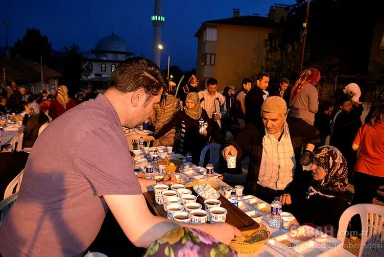 Türkiye Ramazan’ın ilk gününde iftar sofralarında buluştu