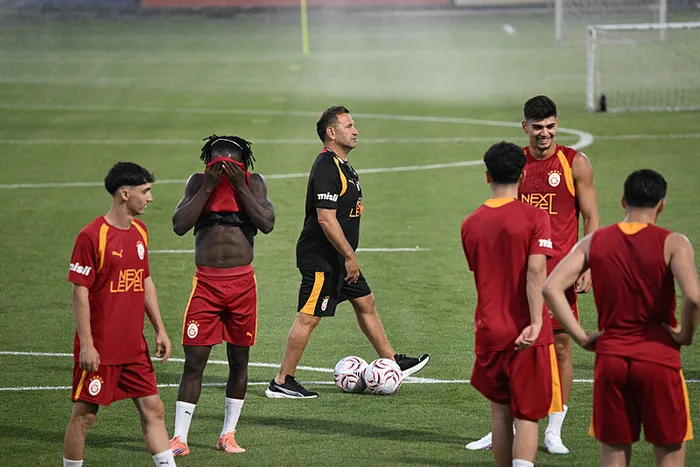 okan-buruk-bir-kez-daha-galatasaray-tarihine-gecti-1783930450399.jpeg