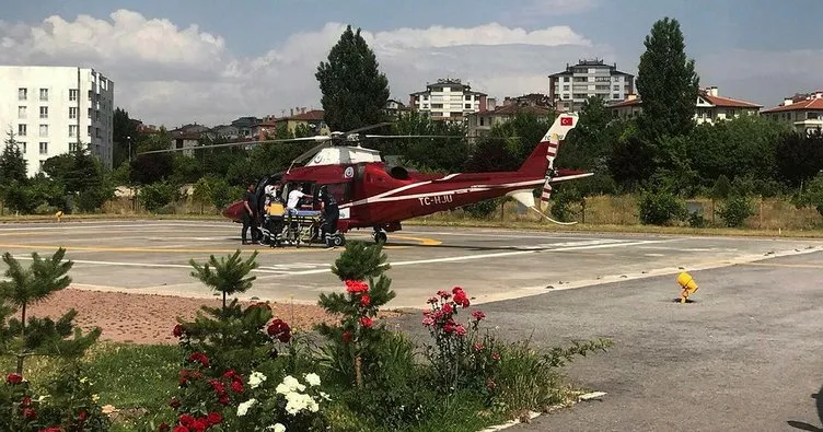 Kardeşini kurtarmak isterken parmağından oluyordu