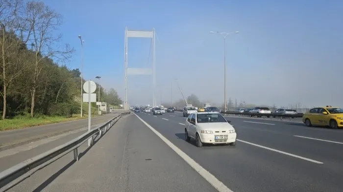 istanbulda-yogun-sis-alarmi-bogaz-hatti-trafige-kapatildi-1778047535153.jpg
