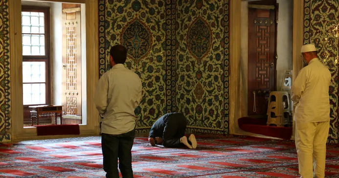 Kandil'de Tesbih namazı nasıl kılınır? İşte Diyanet bilgileri ile Regaip Kandili'nde Tesbih namazı kılınışı