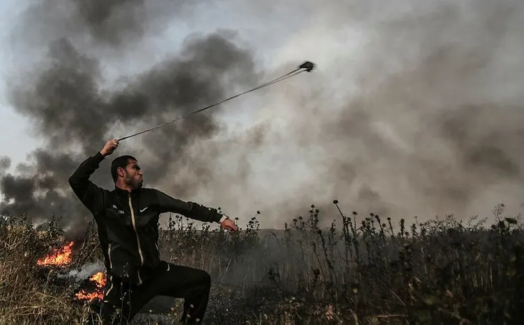 Gazze sınırından duman ve özgürlük sloganları
