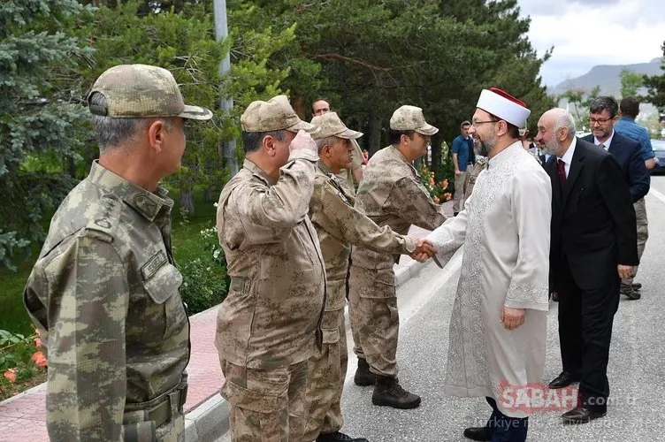 Diyanet İşleri Başkanı Ali Erbaş Jandarma Komutanlığını ziyaret etti.