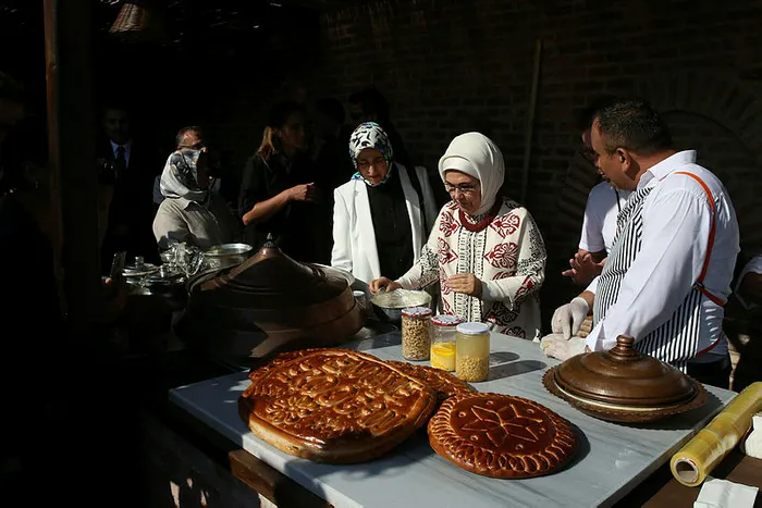 emine-erdogan-fast-food-kulturu-soframizi-tehdit-ediyor-1661664502276.jpg