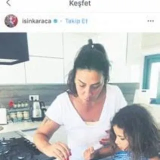 Anne-kız mutfakta