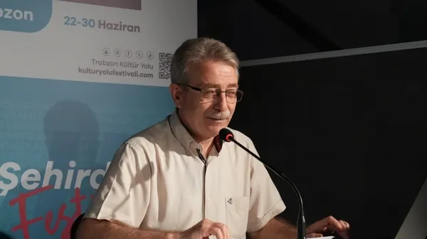 festivalde-trabzonda-ve-yurt-disinda-ilk-karikatur-sergisi-acan-ziya-ramoglunun-hayati-anlatildi-1719735223939.jpg