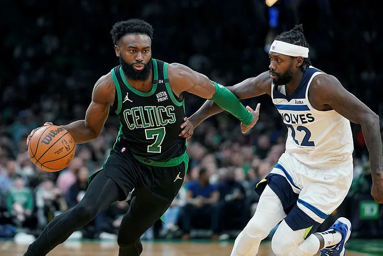 nbade-celtics-ve-suns-kazanmaya-devam-ediyor-lakers-icin-tehlike-canlari-1648453132276.jpg