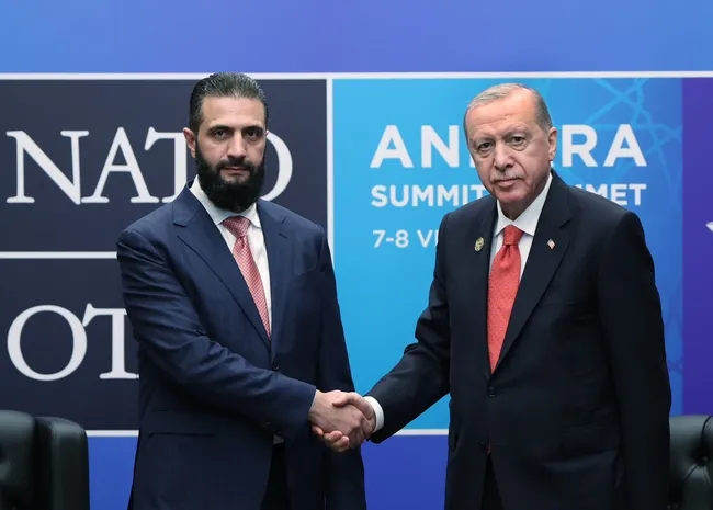 son-dakika-liderler-zirvesi-sonrasi-kritik-gorusmeler-baskan-erdogan-starmer-ile-bir-araya-geldi-1783529878246.jpg (2048×1464)