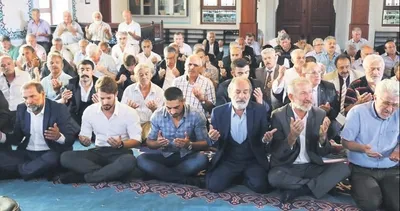 Vaaz sahnesinde gözyaşlarına hakim olamadılar