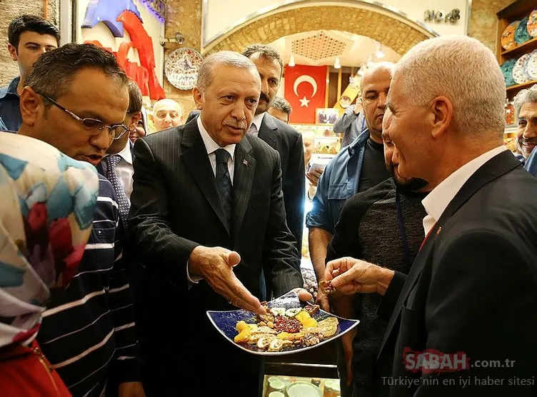 Cumhurbaşkanı Erdoğan restore edilen Mısır Çarşısı’nı gezdi