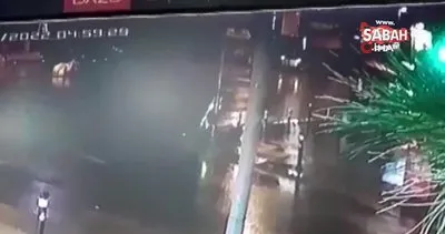 Bağdat Caddesi’nde yolun karşısına geçmek isteyen yayaya çarpan otomobil kamerada | Video