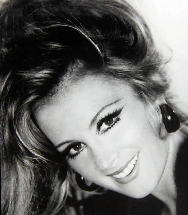 Yeşilçam’ın en efsane güzellerindendi! Gençlik hali olay oldu! Kim olduğunu tanıyabildiniz mi?