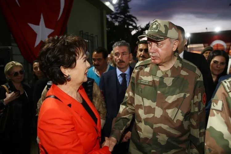 Cumhurbakanı ile beraber ünlü isimler sınıra akın etti