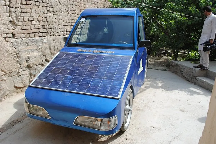 Afgan mühendisten güneş enerjili araç
