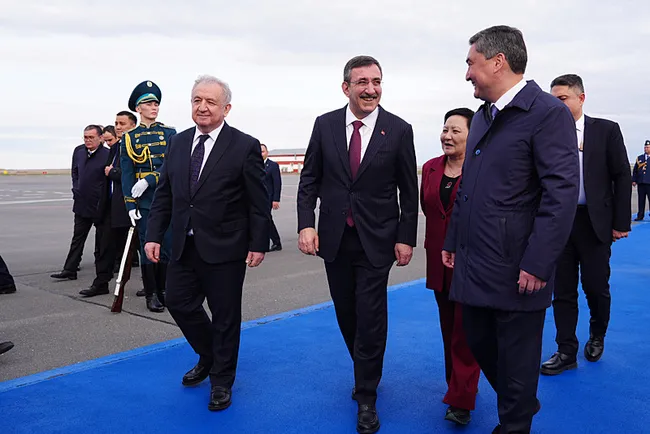 cevdet-yilmazdan-kazakistan-ile-is-birligi-vurgusu-dogrudan-yatirimlarin-artmasini-arzu-ediyoruz-1776183678061.jpg Cevdet Yılmaz'dan Kazakistan ile iş birliği vurgusu: