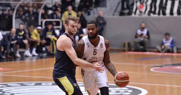 Yılın son derbisinin kazananı Fenerbahçe