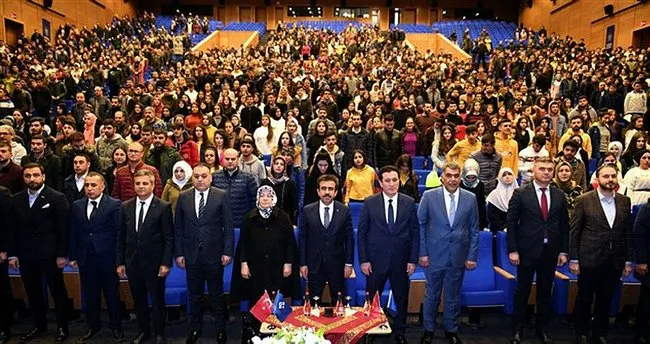 Hku Den Basarili Ogrencilere Burs Egitim Haberleri