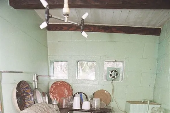 Ev temizliğinden bıkan kadın kendini temizleyen ev yaptı