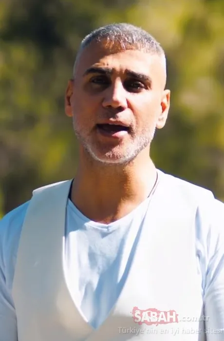 Dünya starı olacaklarına eminim demişti... Şarkıcı Doğuş’tan ikizleri Arda ile Arın ve eşiyle aile pozu!