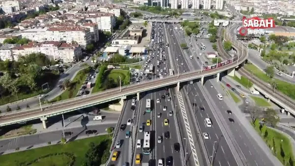 İstanbul'da mesai bitimi sonrası oluşan trafik yoğunluğu havadan görüntülendi