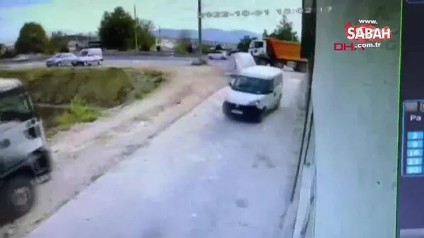 Yolcu minibüsünün çarptığı asfaltlama işçisi hayatını kaybetti | Video