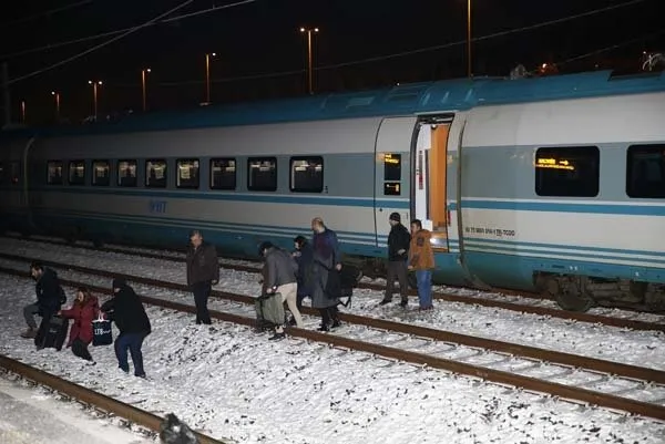 Ankara'da tren kazası! Ankara Valiliği'nden son dakika açıklaması: Ölü sayısı...