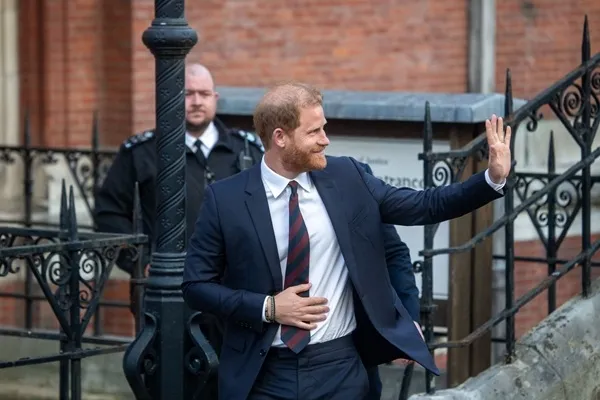 Kraliyette kriz büyüyor! Prens Harry’den şok sözler: Can güvenliğim yok, çocuklarımı İngiltere’ye getiremiyorum!