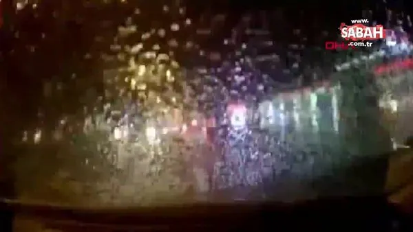 Otomobilinin camına buz kütlesi düşen akademisyenin zor anları kamerada | Video