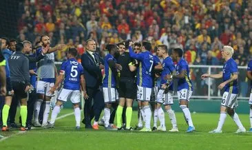 4 gollü nefes kesen maçta Göztepe ile Fenerbahçe yenişemedi