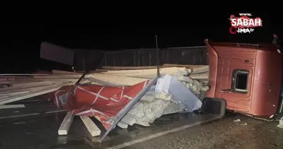 Lambri yüklü tır devrildi: Kastamonu-Sinop kara yolu ulaşıma kapandı | Video