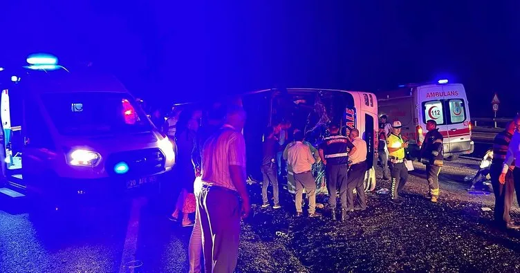 Denizli’de yolcu otobüsü devrildi: 28 yaralı