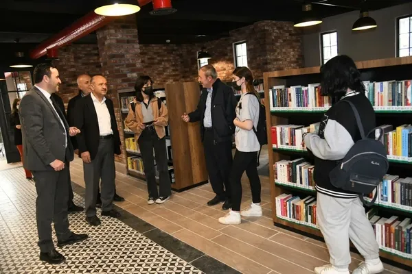 basiskele-ilk-halk-kutuphanesine-kavusuyor-1649411024153.jpg