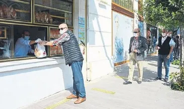 Pide kuyruğunda sosyal mesafe kuralı