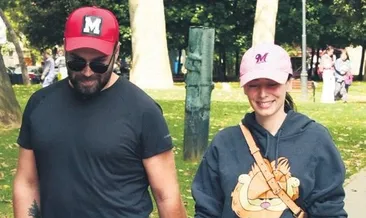 ‘Ekranda yokum tiyatroda varım!