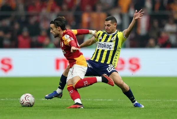 derbi-canli-super-ligde-galatasaray-fenerbahce-maci-ilk-yari-oynaniyor-1793040516924.jpg
