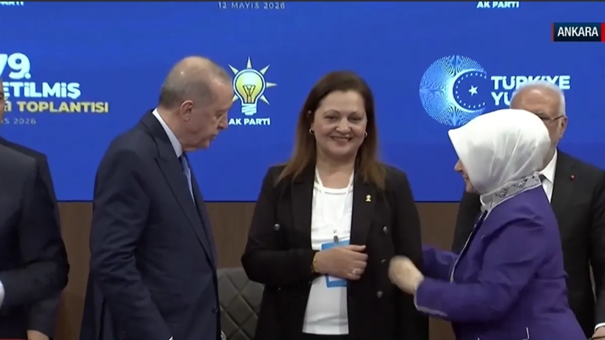 Afyonkarahisar Belediye Başkanı Burcu Köksal AK Parti’de: Ailenin kutsallığına inananlarla aynı yolda yürüyeceğim! Afyonkarahisar Belediye Başkanı Burcu Köksal AK Parti’de: Ailenin kutsallığına inananlarla aynı yolda yürüyeceğim!