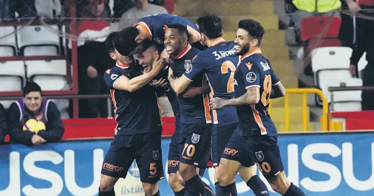 Başakşehir arkasına bakmıyor