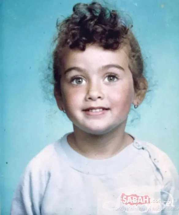 Birce Akalay’dan yepyeni paylaşım! Birce Akalay takipçilerini çocukluk yıllarına götürdü!