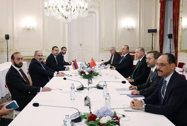 son-dakika-baskan-erdogandan-avrupa-siyasi-toplulugu-zirvesinde-diplomasi-trafigi-1665077477638.jpg