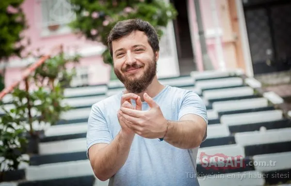 Eli boyalı bardaklı gezgin