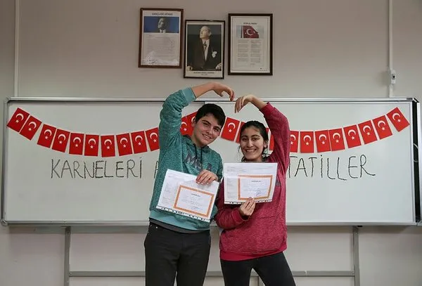İkizler Okulunda karne sevinci