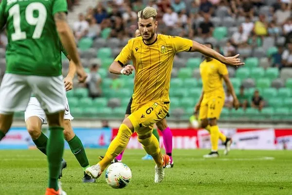 Olimpija Ljubljana - Yeni Malatyaspor maçında Farnolle'e ırkçı saldırı