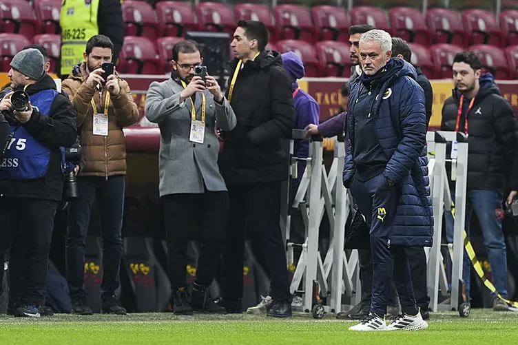 SON DAKİKA: Mourinho’dan Okan Buruk’a olay gönderme! Kulübede hakemin başında maymun gibi zıplıyorlardı